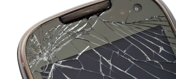 13 måder at miste din mobil – sådan dækker forsikringen din ødelagte telefon - Findforsikring.dk